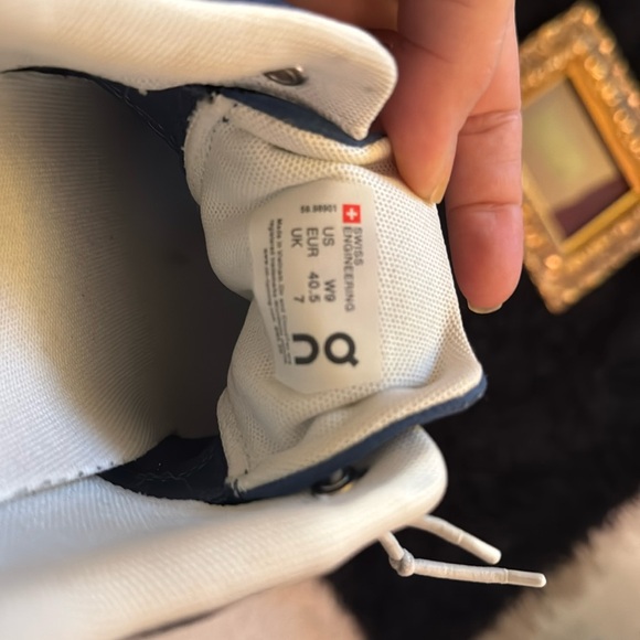 ON Sneakers. Blue size 9 - Picture 4 of 6